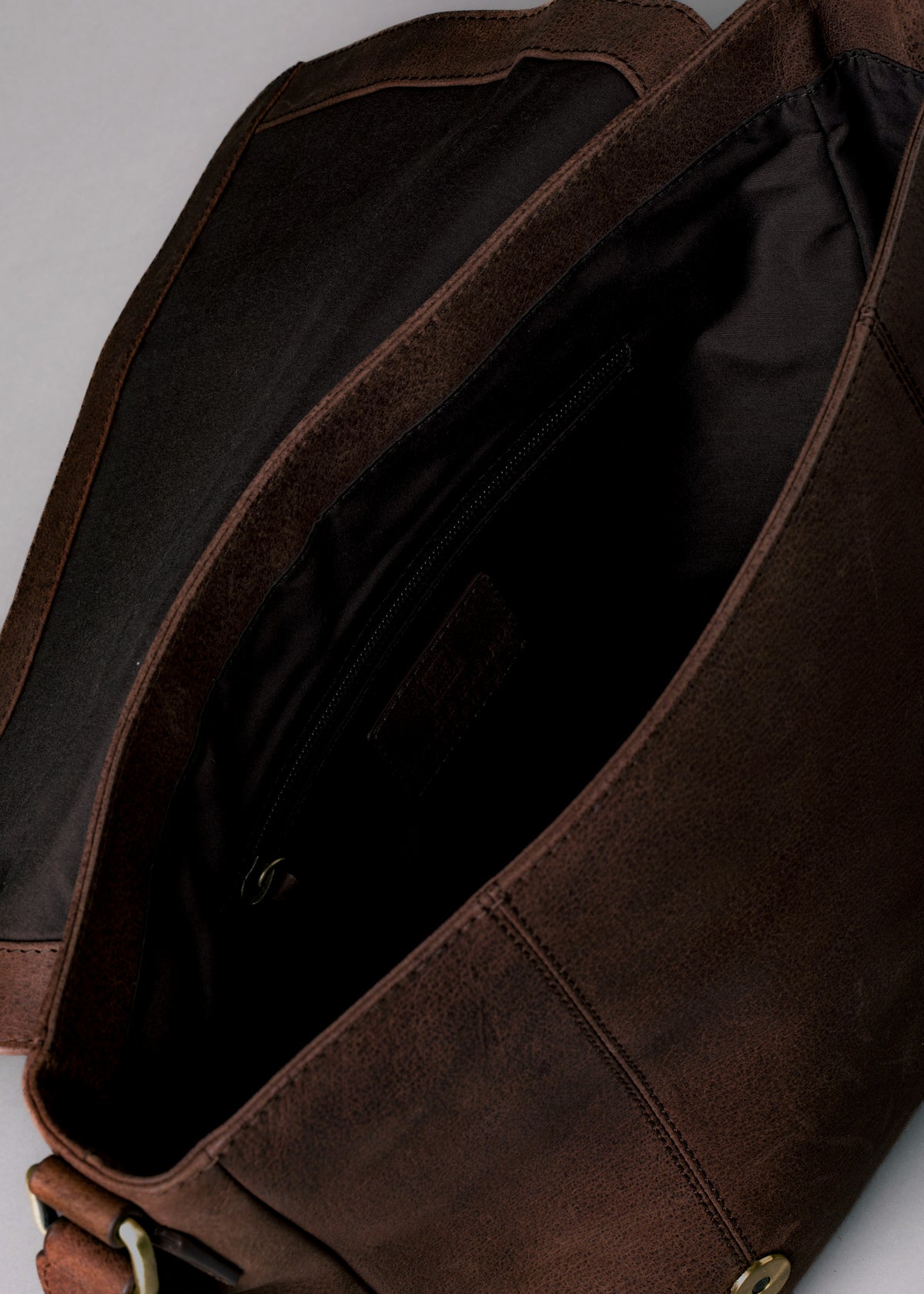 Hutton Leather Messenger Bag