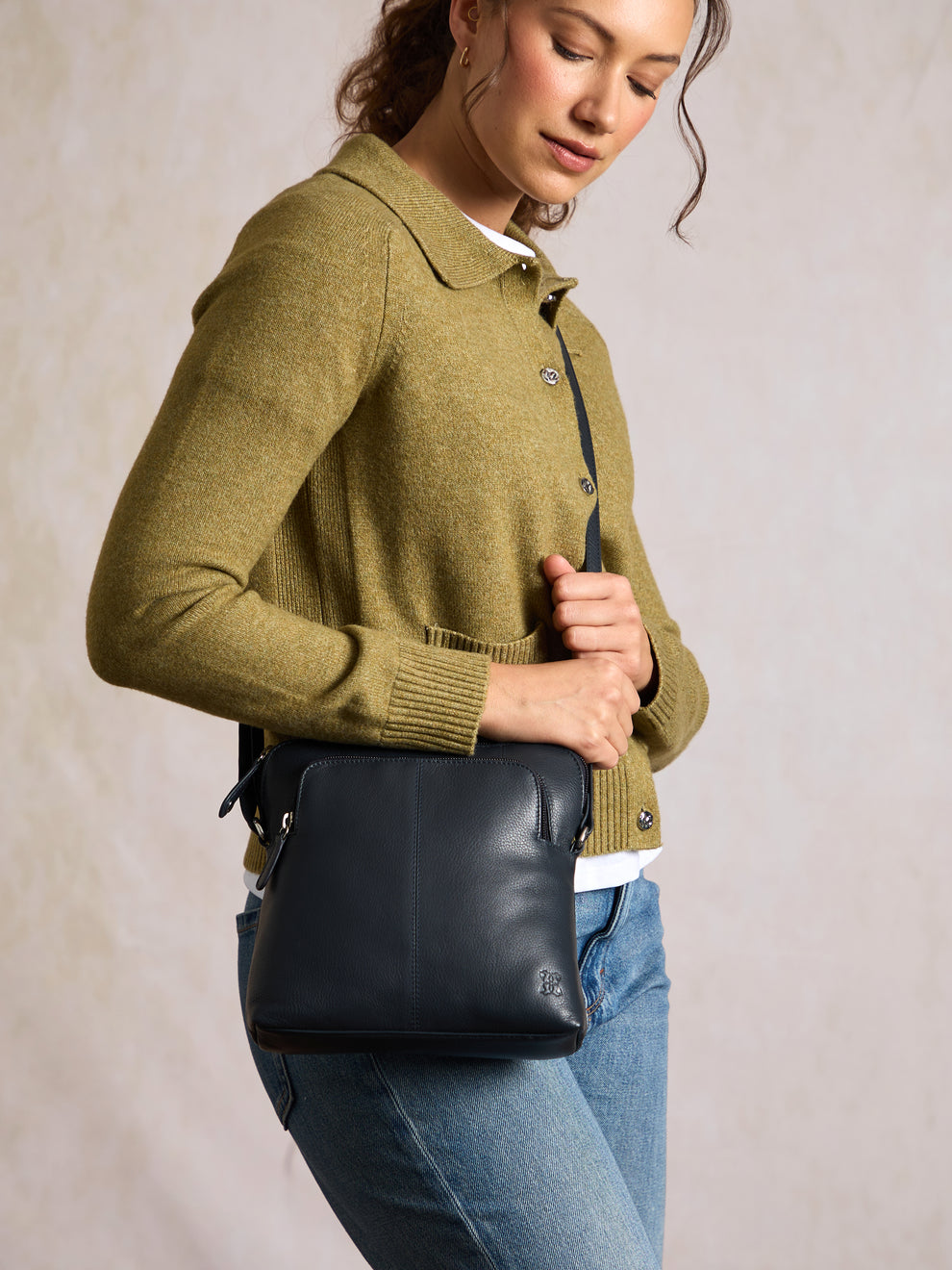 Raven Leather Cross Body Bag | Lakeland Leather