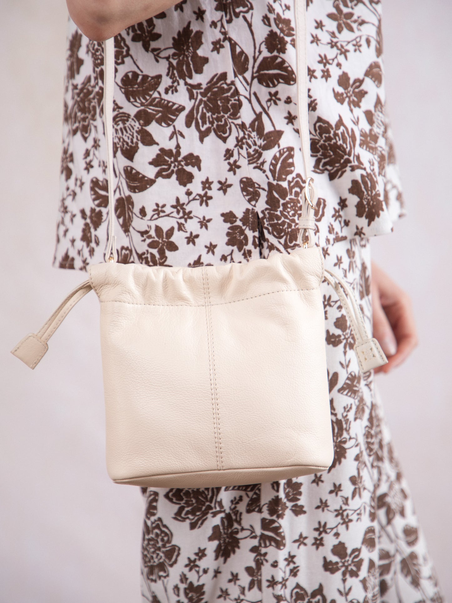 Eskrigg Leather Drawstring Cross Body Bag