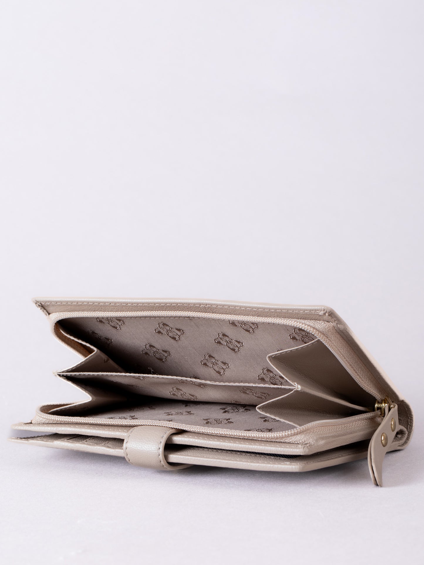 Icon Stud Large Leather Tab Purse
