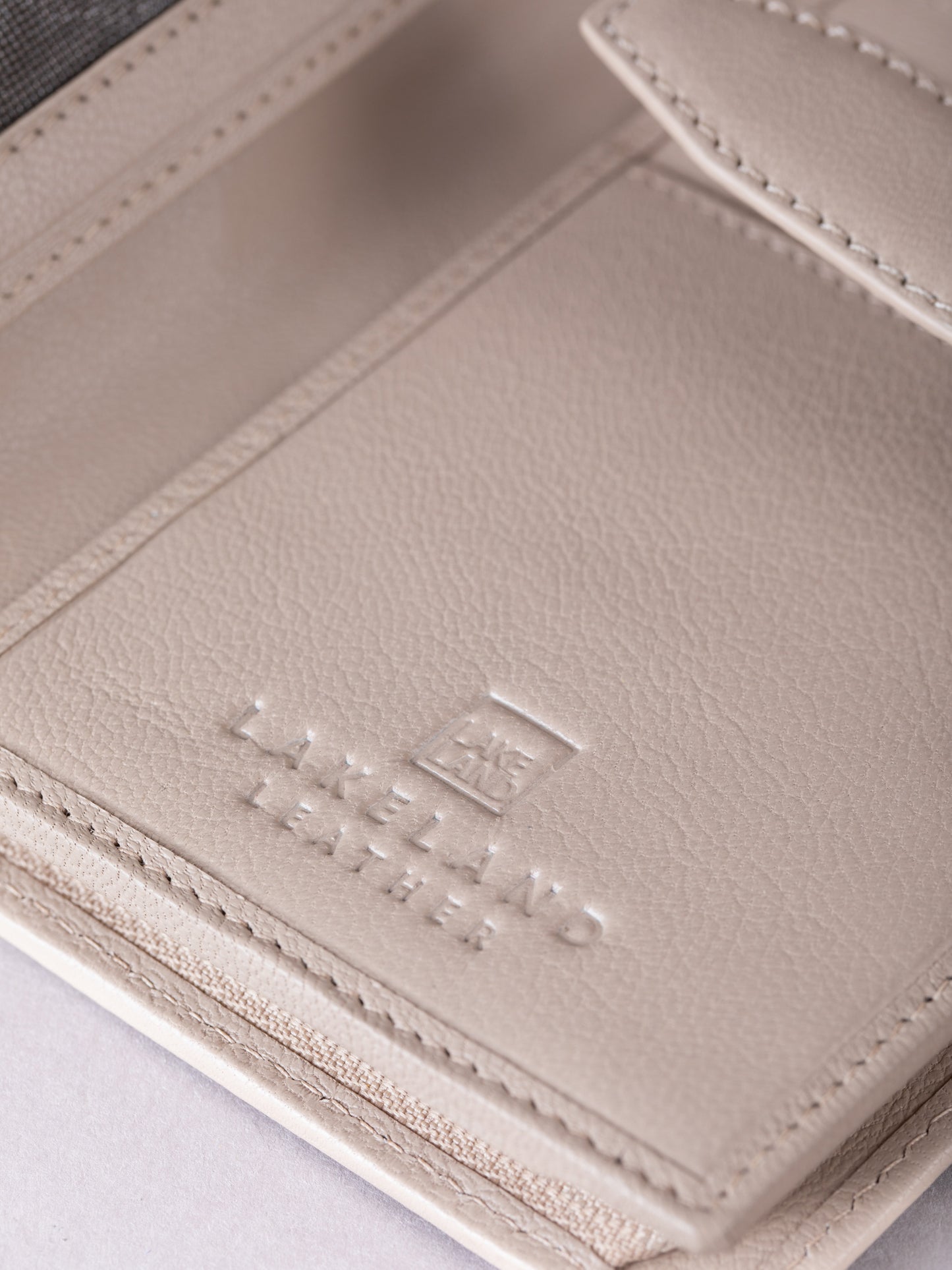 Icon Stud Large Leather Tab Purse