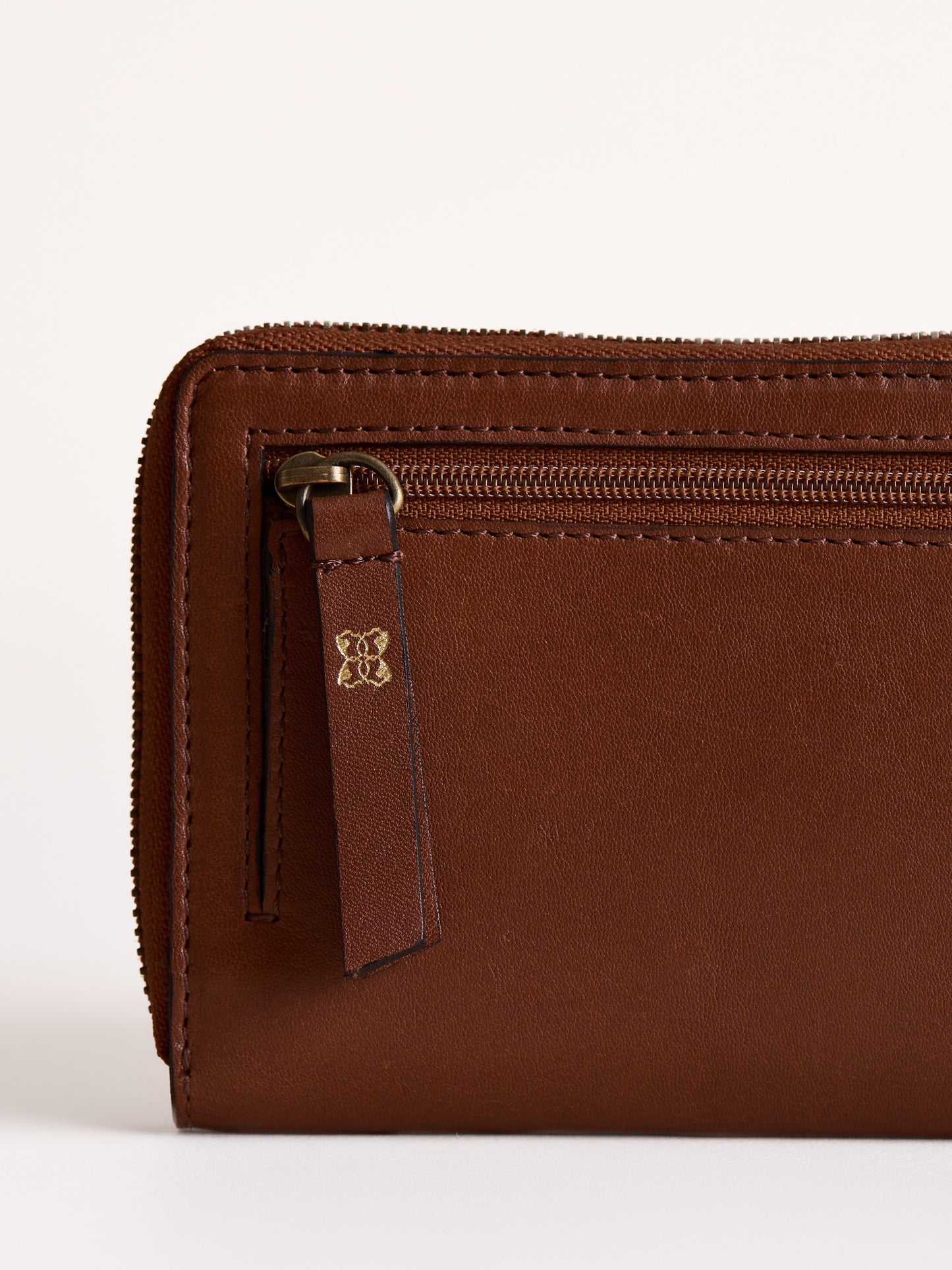Dent Leather Purse