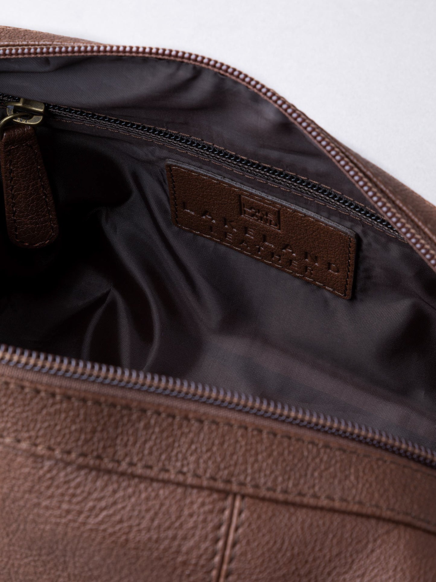 Discoverer Leather Washbag