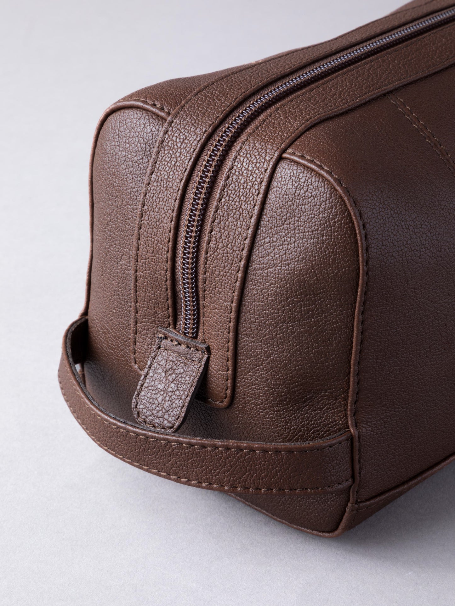 Discoverer Leather Washbag