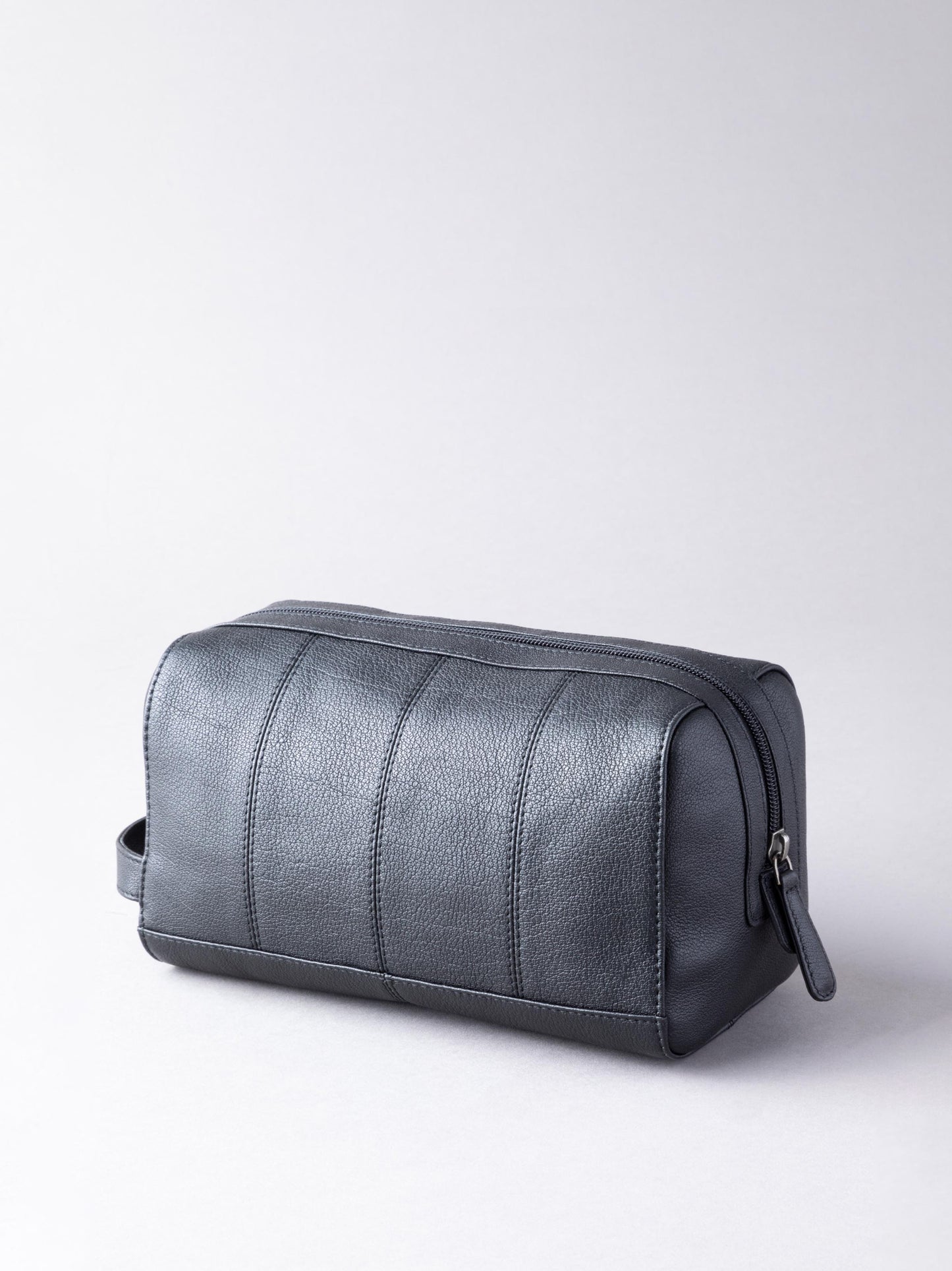 Discoverer Leather Washbag