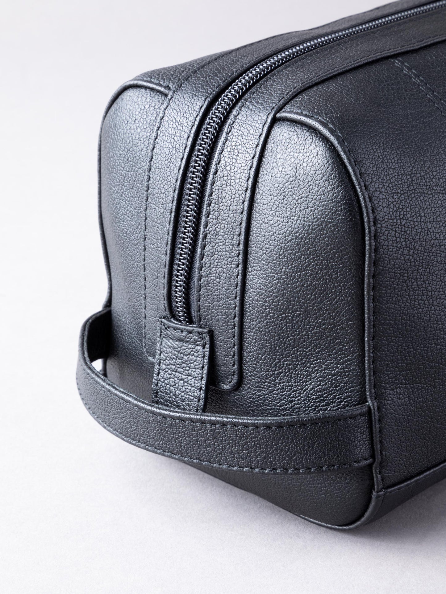 Discoverer Leather Washbag