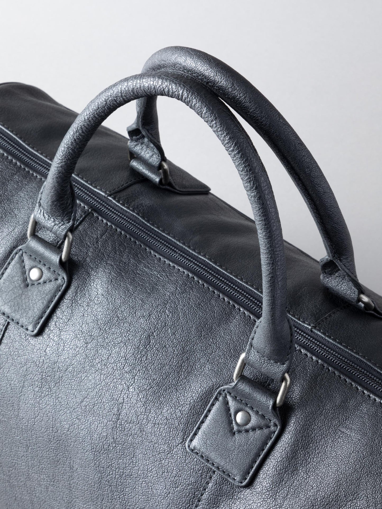 Discoverer Medium Leather Holdall
