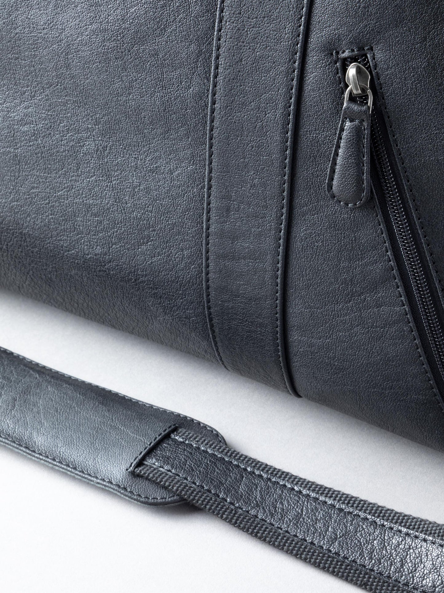 Discoverer Large Leather Holdall