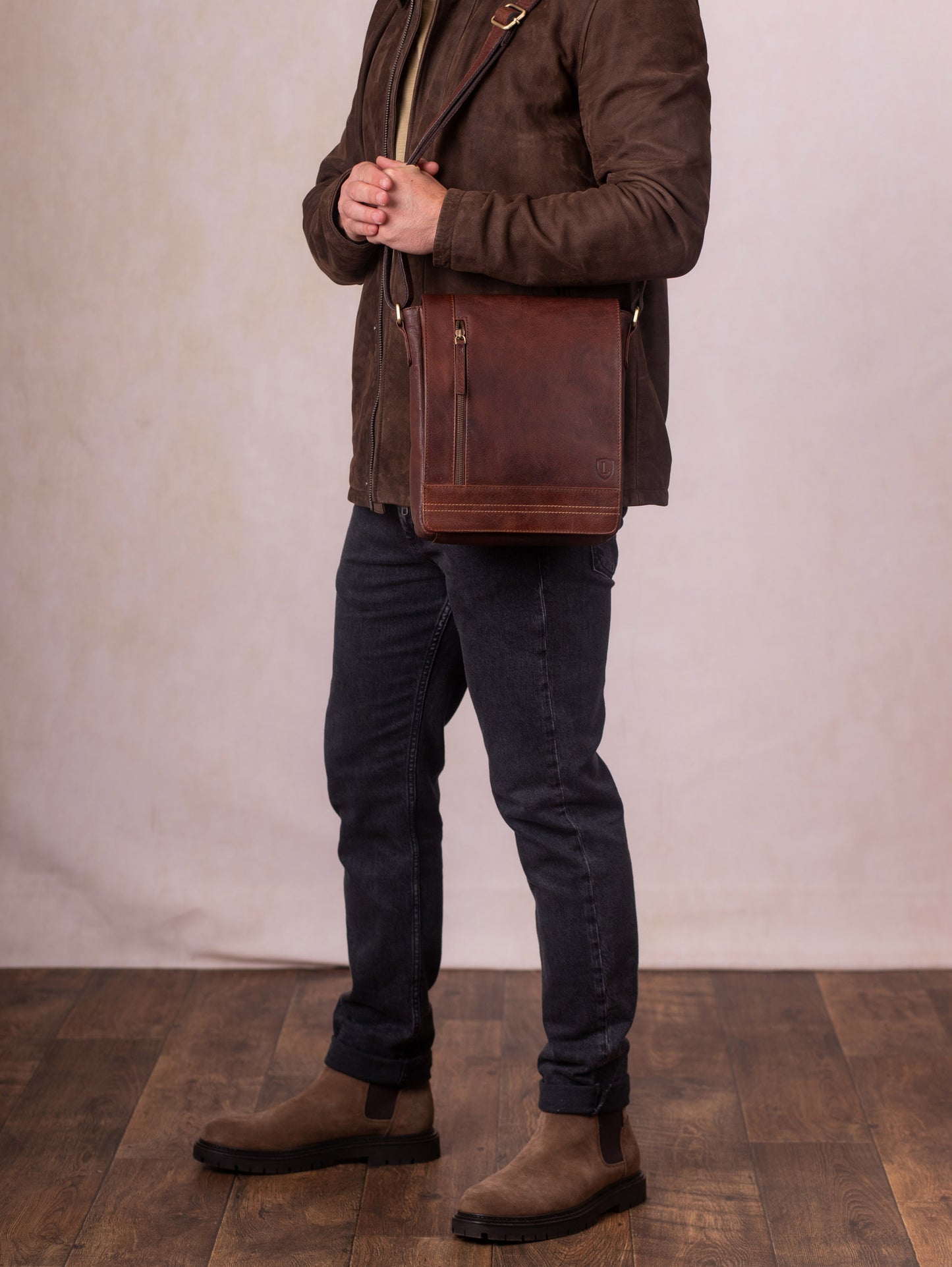 Keswick Medium Leather Messenger Bag
