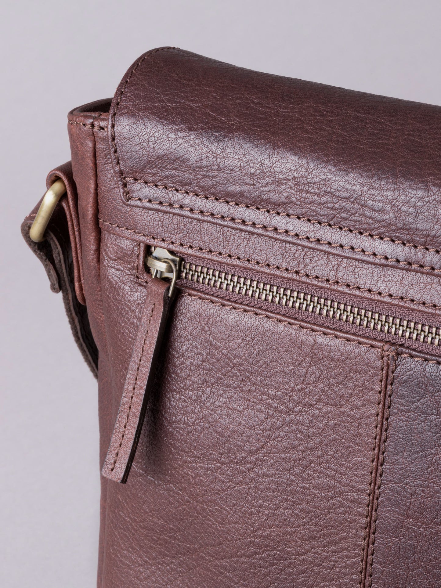 Keswick Medium Leather Messenger Bag