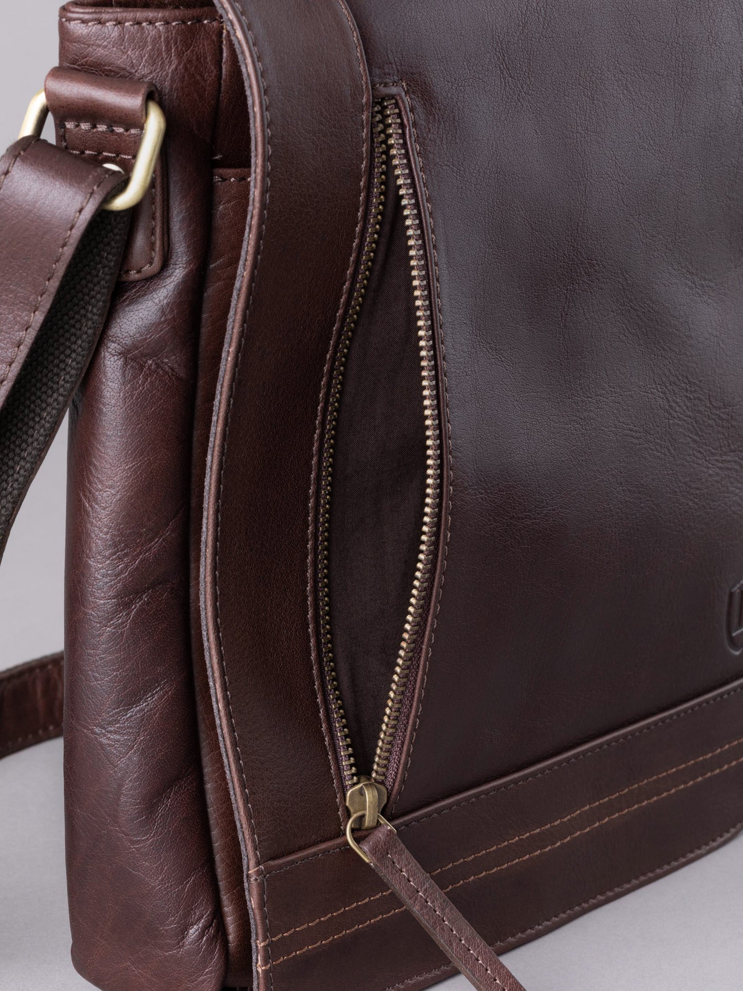 Keswick Medium Leather Messenger Bag