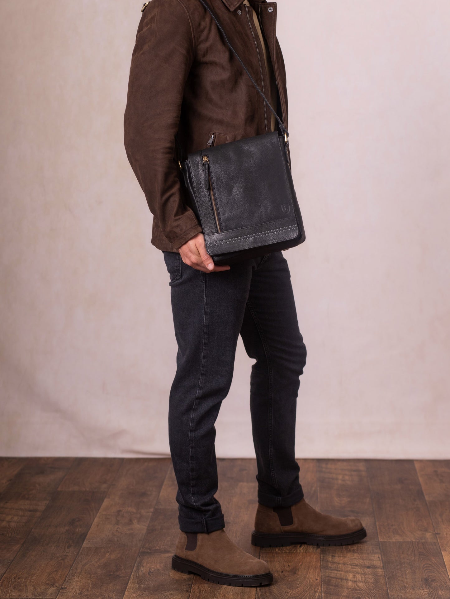 Keswick Medium Leather Messenger Bag