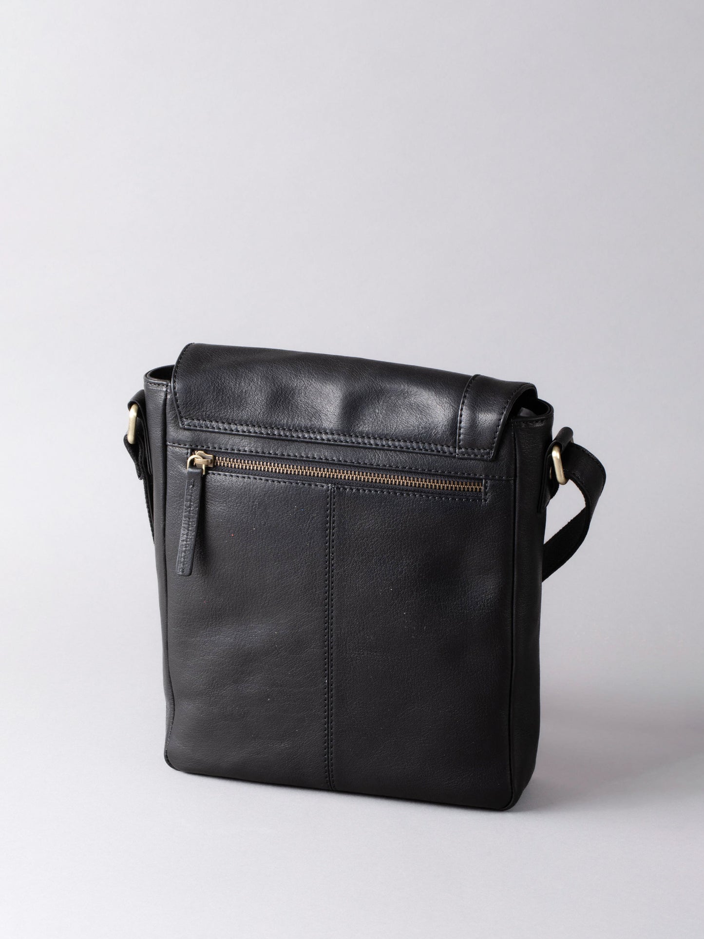 Keswick Medium Leather Messenger Bag