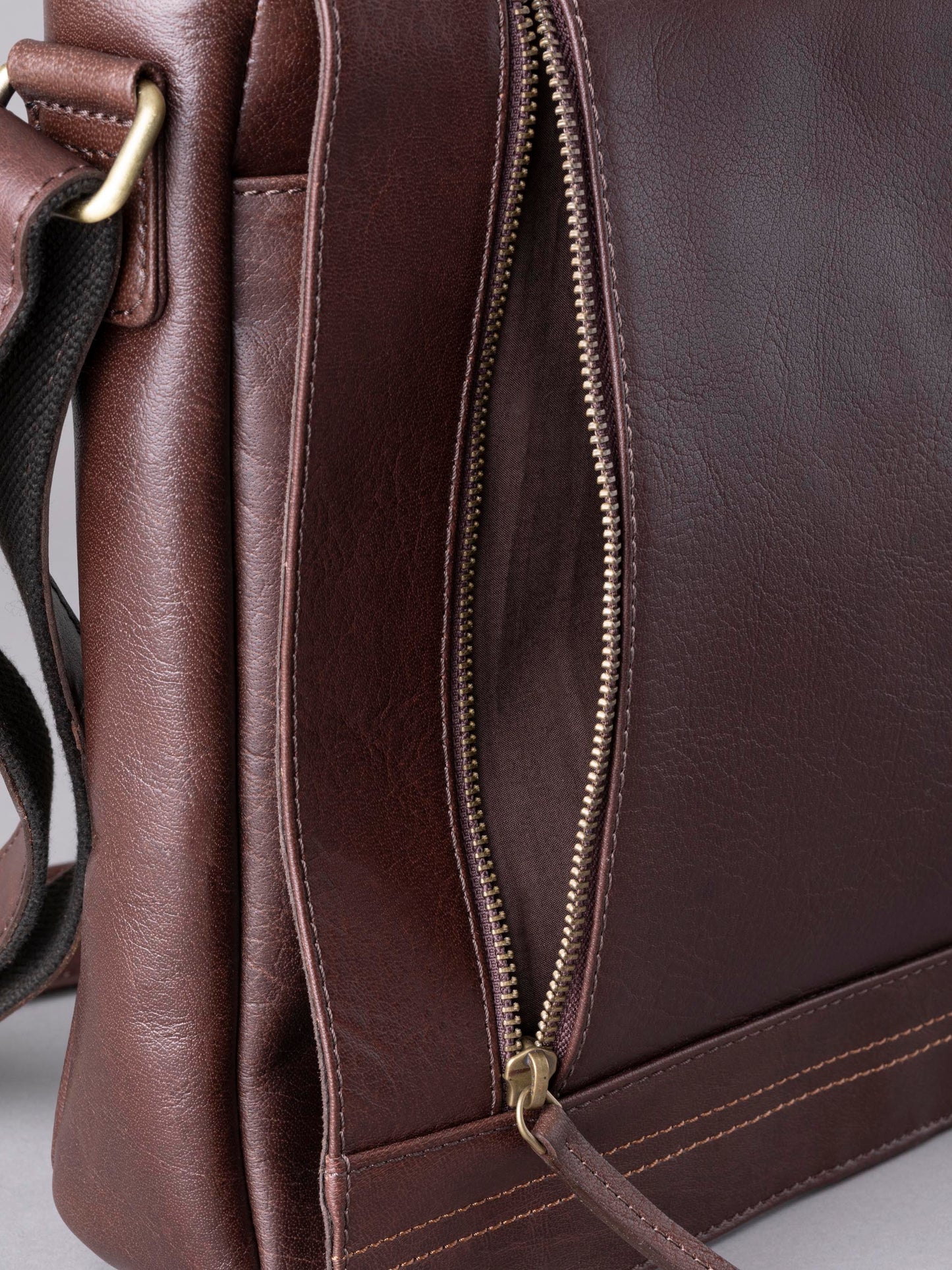 Keswick Large Leather Messenger Bag