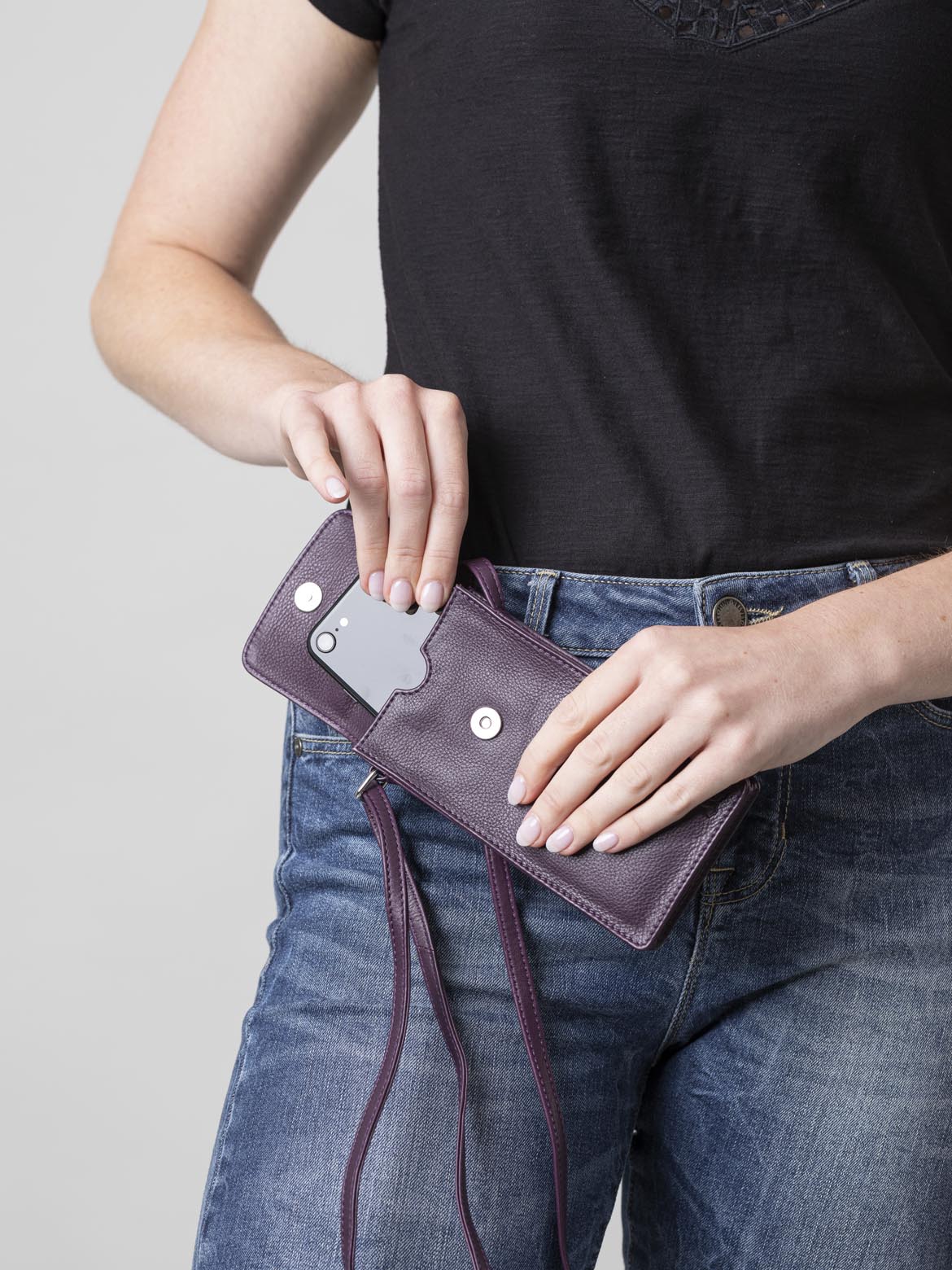 Bowness Leather Cross Body Phone Pouch