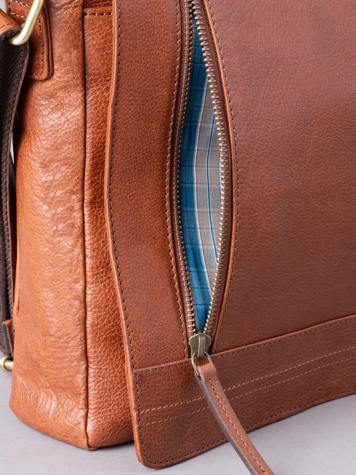 Keswick Medium Leather Messenger Bag