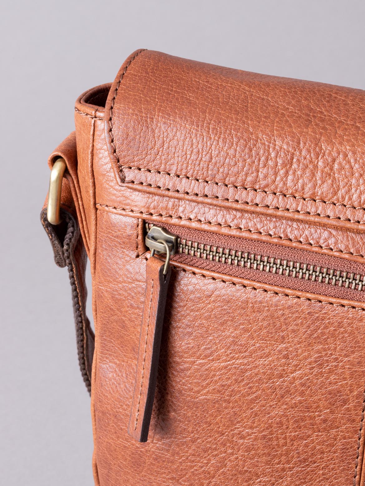 Keswick Medium Leather Messenger Bag